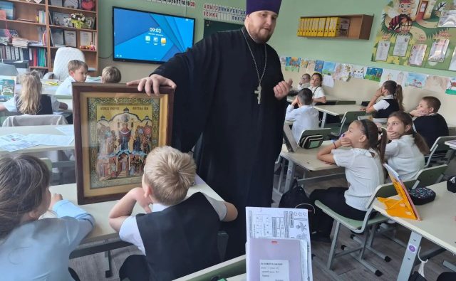 Встречи священника со школьниками  в&hellip;