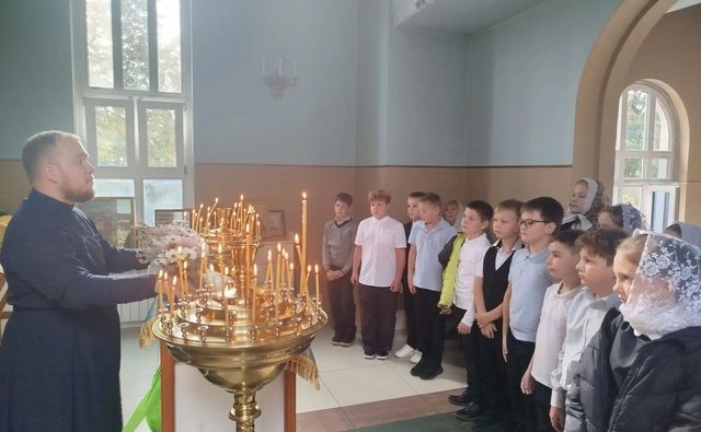 Встреча церковнослужителя со школьниками Тимашевска
